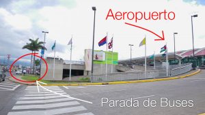 Estación de buses junto al aeropuerto Juan Santamaría