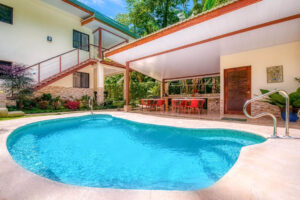 Casa Vacacional con Piscina y Cabinas en Puerto Viejo (Playa Cocles)